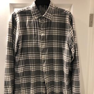 Men’s soft flannel button down plaid shirt